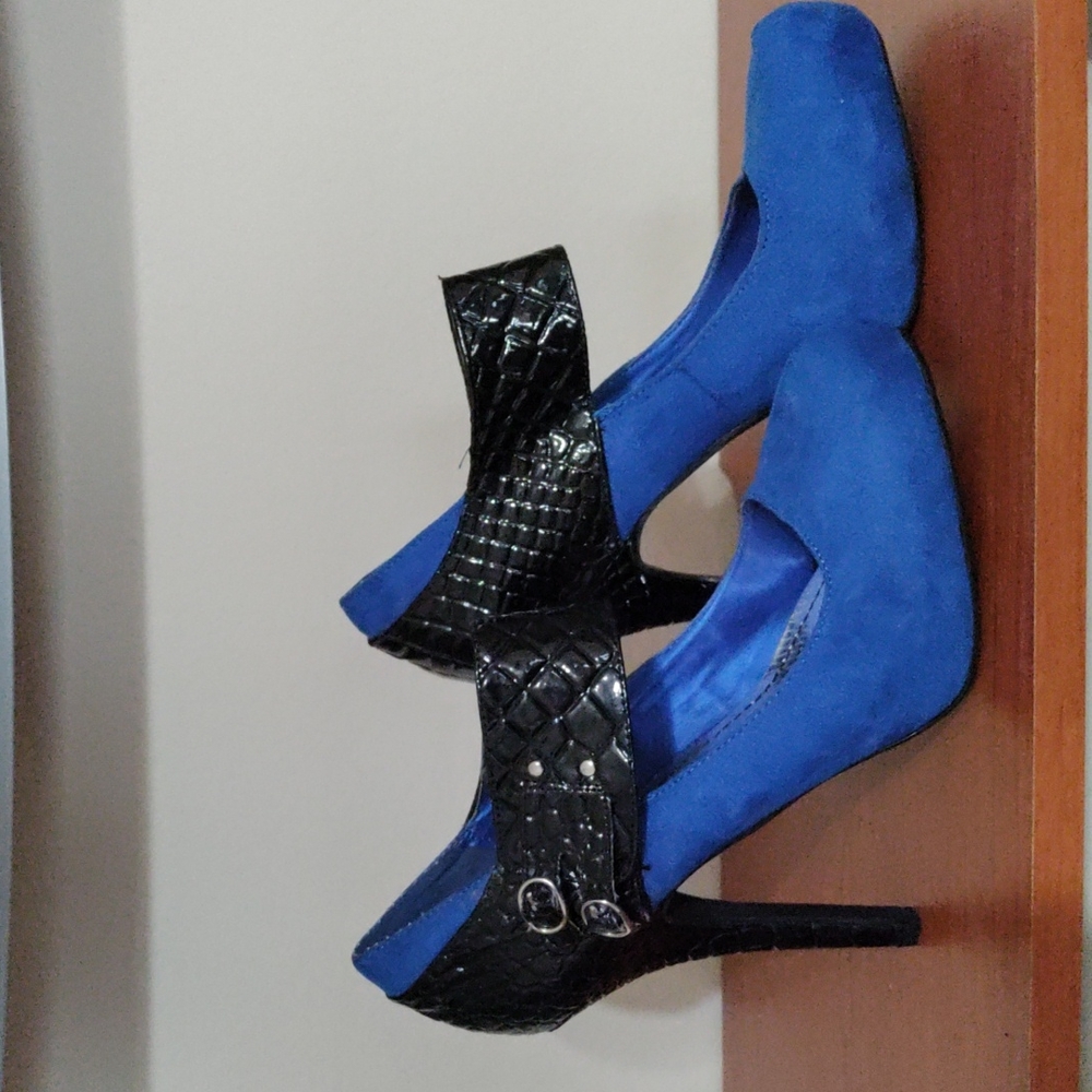 Bamboo blue and black stilletto
